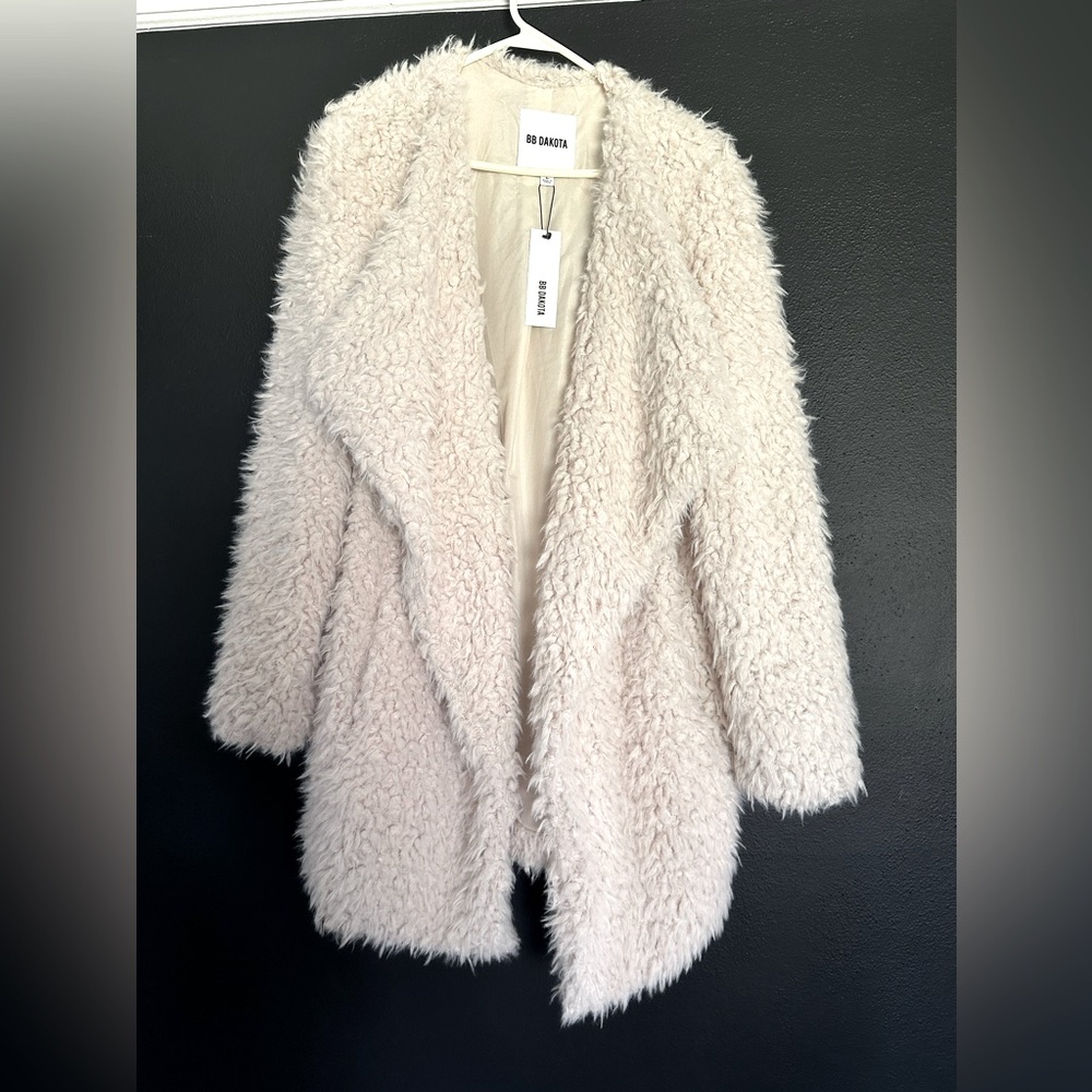 BB Dakota Ivory/cream teddy sherpa coat w/ pockets & button closure, NWT